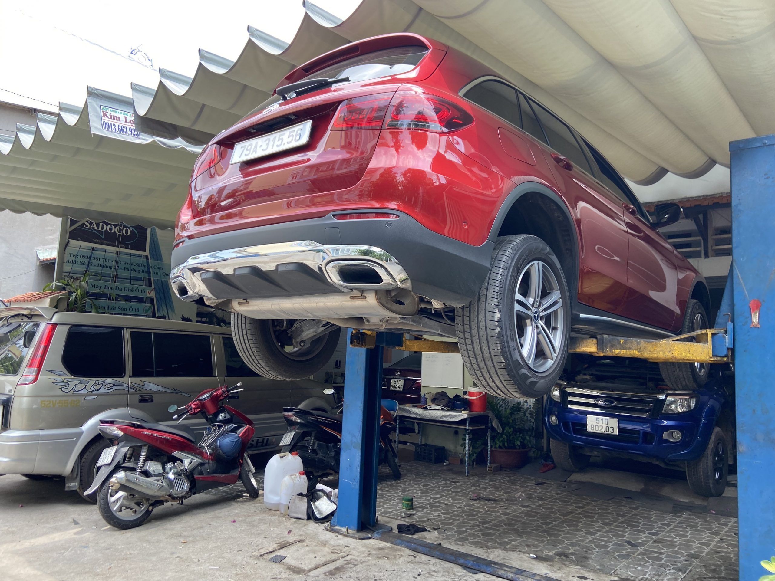 Trung tâm dịch vụ nâng cấp – sửa chữa – chăm sóc xe hơi cao cấp